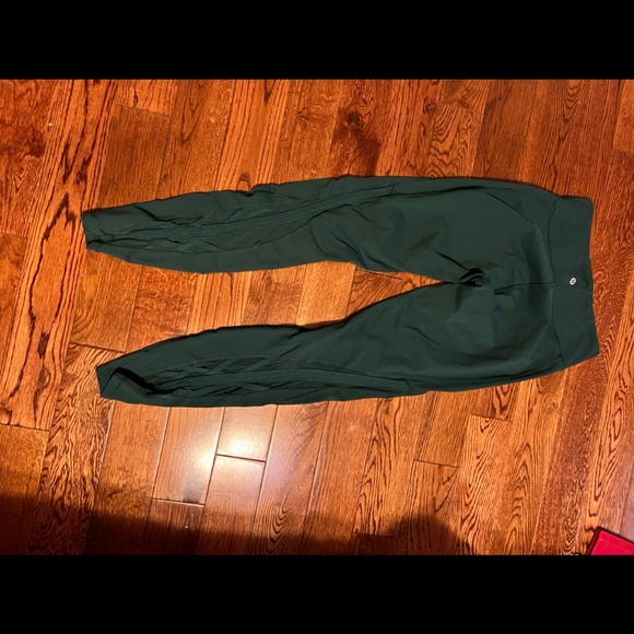 Lululemon tights with unique back leg pattern - Picture 2 of 2